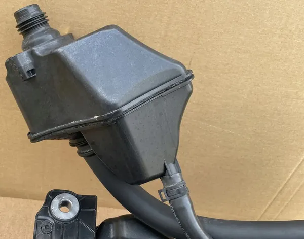 Tanque AdBlue com controlador Audi Q5 Lift OEM 80A131818AQ image 2