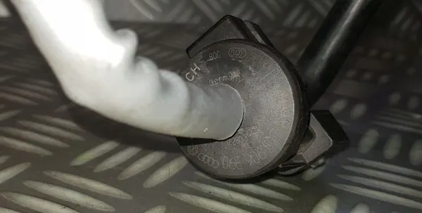 VW Touareg Audi Q7 Luftschlauch Vakuumventil 06E906517A image 4