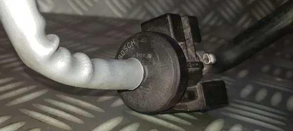 VW Touareg Audi Q7 Luftschlauch Vakuumventil 06E906517A image 5