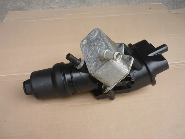 Oljefilterhus med kylare 2.0 FSI 150HK VAICO image 7