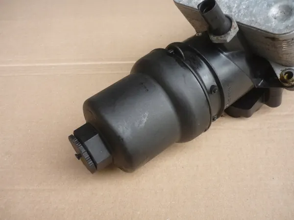 Oljefilterhus med kylare 2.0 FSI 150HK VAICO image 8