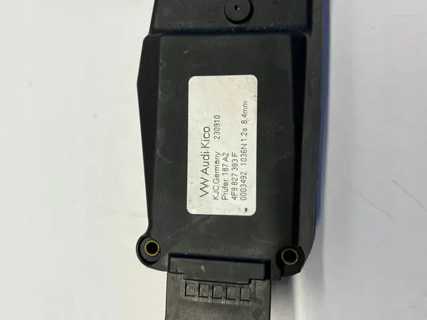 Audi A6 C6 Lift Baklås 4F9827383F image 2