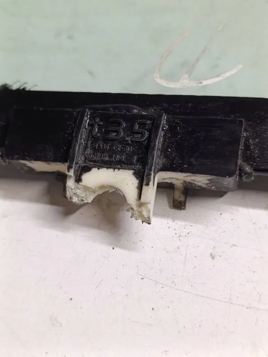 Toyota Yaris IV Frontlinke Türscheibe OEM 681020D060S3 image 3