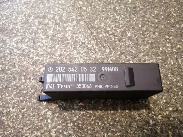 Mercedes-Benz C-Klasse lichtregelmodule OEM 2025420532 image 2