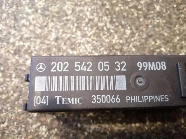 Mercedes-Benz C-Klasse lichtregelmodule OEM 2025420532 image 3