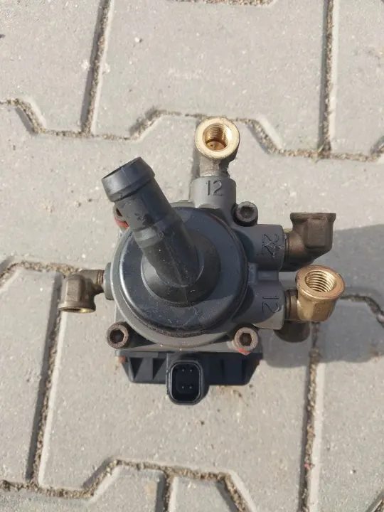 Soupape de frein OEM 0486200004 sous pédale Volvo image 3