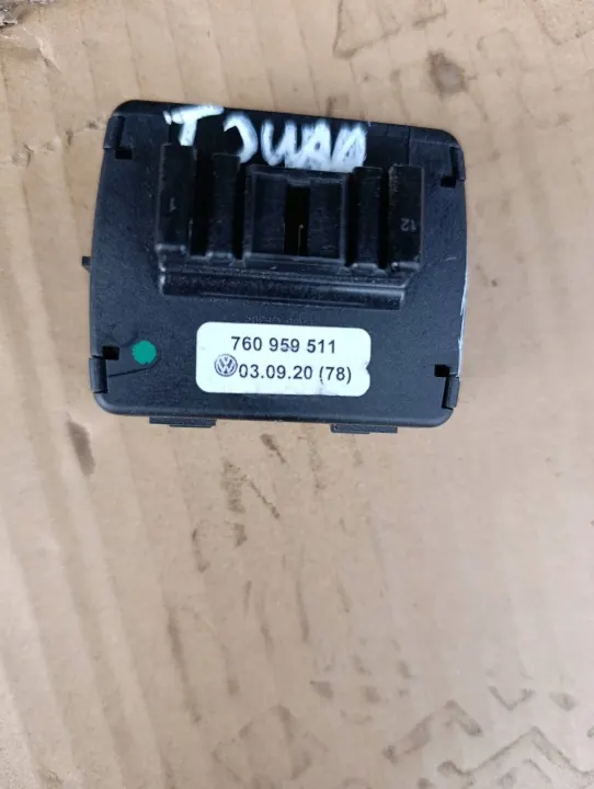 VW Touareg III Dragkrok Panel 760959511 image 3