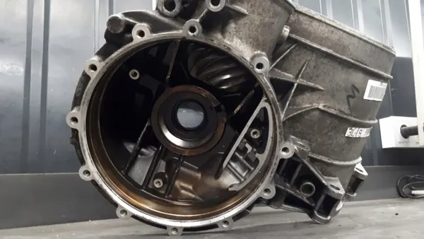 OEM 1068422027 Getriebegehäuse Audi A8 D3 3.0 TDI image 10