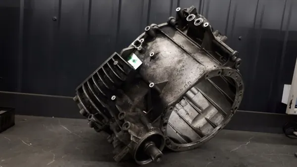 OEM 1068422027 Getriebegehäuse Audi A8 D3 3.0 TDI image 4