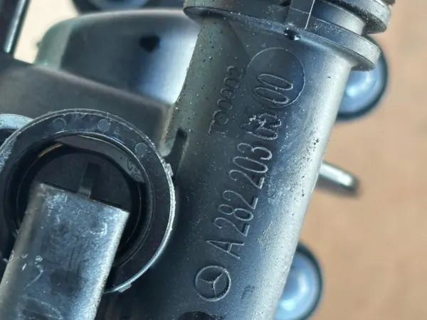 Mercedes Thermostatbehuizing OEM A2822036500 - Gebruikt image 3