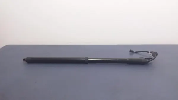 OEM 81770-3Z100 Vasen Takaluukunostin Hyundai i40:lle image 2