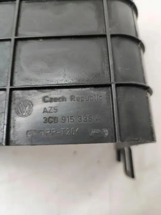 Audi Q3 akkulaatikon kansi OEM 3C0915336A - Käytetty image 5