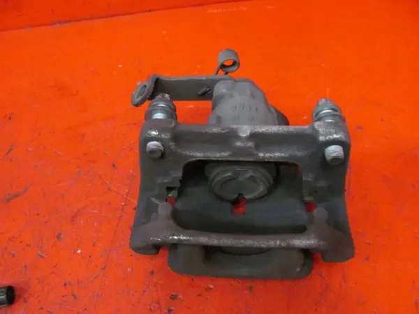 Bromsokhållare vänster bak OEM 9806477880 image 3