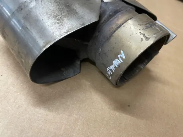 Válvula de escape Porsche OEM 98711125402 - Usada image 4