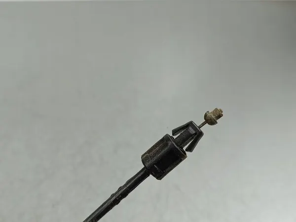 Cabo de bloqueio do capô dianteiro Dodge RAM 2012 image 3