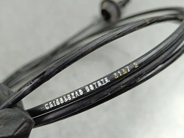 Cabo de bloqueio do capô dianteiro Dodge RAM 2012 image 4