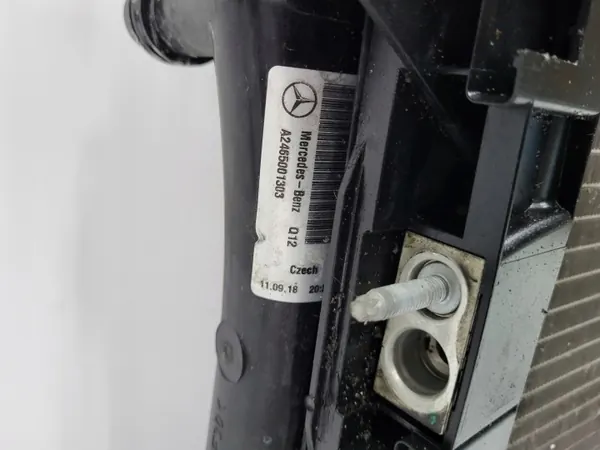 Radiateur d'eau Mercedes OEM A2465001303 Occasion image 4