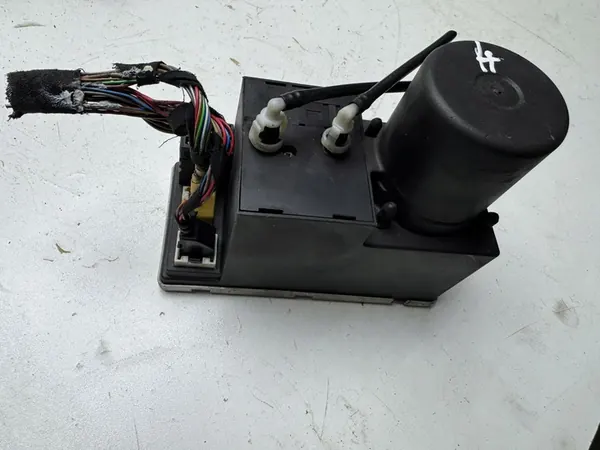 Bomba de travamento central AUDI A3 A4 B5 8L0862257H image 1