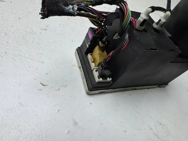 Bomba de travamento central AUDI A3 A4 B5 8L0862257H image 2