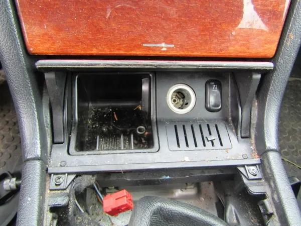 Cinzeiro Mercedes OEM AK-6-84722 para E W210 image 3
