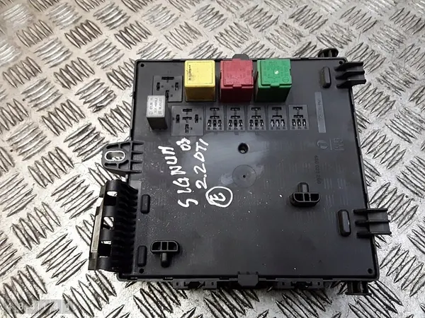 Caixa de fusíveis Opel Signum 2003 2200dti 13112914au image 2