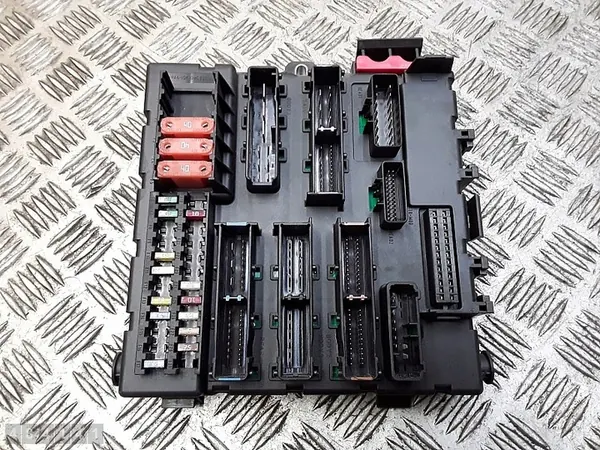 Caixa de fusíveis Opel Signum 2003 2200dti 13112914au image 3