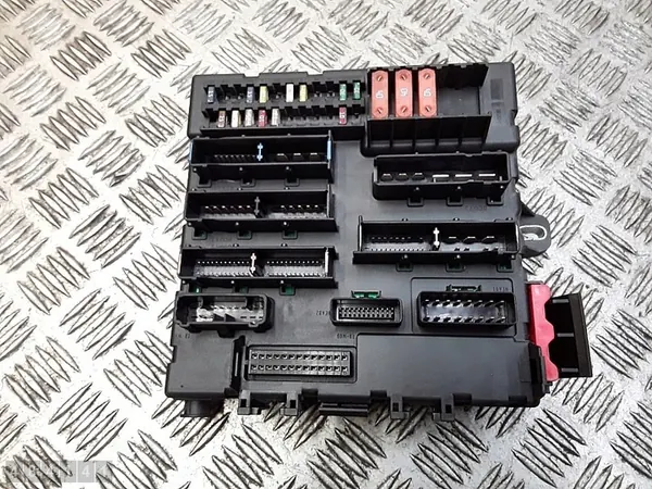 Caixa de fusíveis Opel Signum 2003 2200dti 13112914au image 4