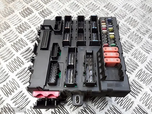 Caixa de fusíveis Opel Signum 2003 2200dti 13112914au image 5