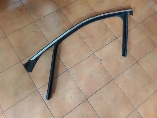 Guide de vitre Alfa Romeo Giulia OEM 50545062 image 3