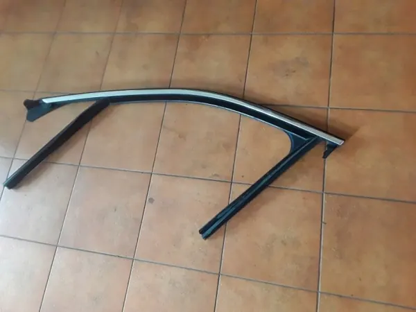 Guide de vitre Alfa Romeo Giulia OEM 50545062 image 4