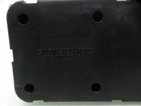Mercedes W202 central låspump OEM 2028000848 image 3