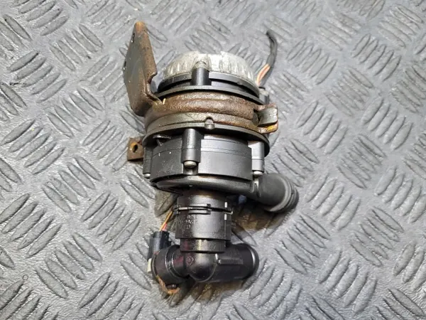Vattenpump A0005002686 för Mercedes E W213 S213 image 3