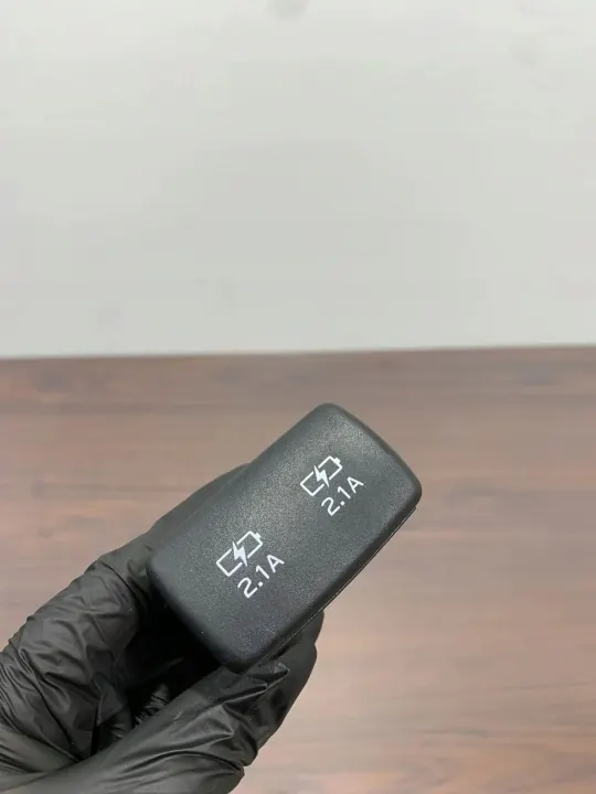 Prise USB Subaru OEM 86257XC540 - Occasion image 6