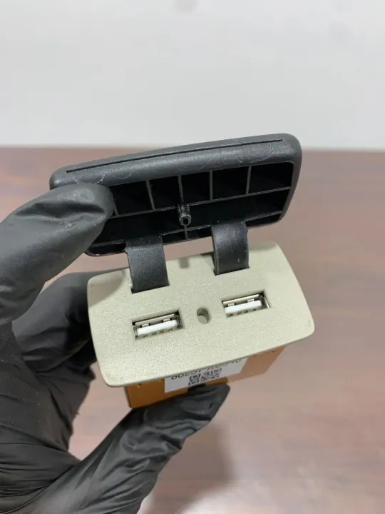 Prise USB Subaru OEM 86257XC540 - Occasion image 7