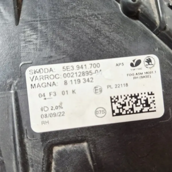 Skoda Octavia IV MK4 Halogen DRL LED Höger 5E3941700 image 9