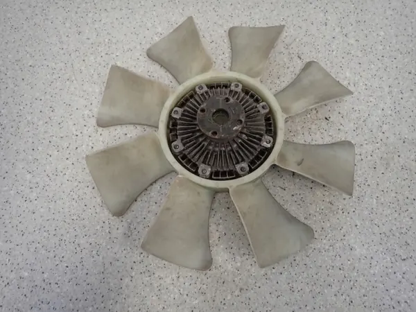 HYUNDAI H200 2.5D 98- Viskositeetti Tuulettimen Liitin image 3