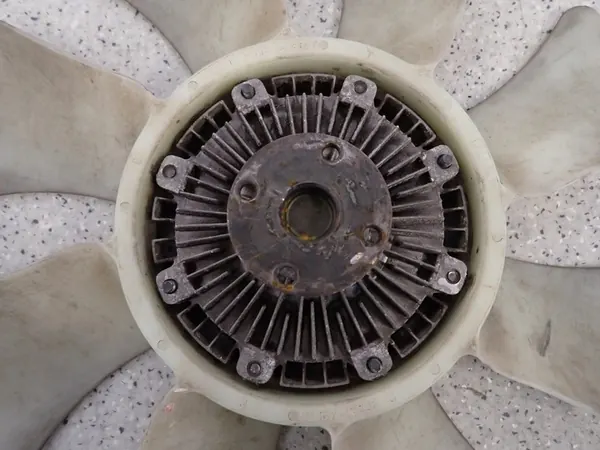 HYUNDAI H200 2.5D 98- Viskositeetti Tuulettimen Liitin image 4