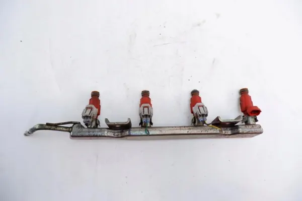 Nissan OE 16600-9F600 Brandstofinjectierail image 3