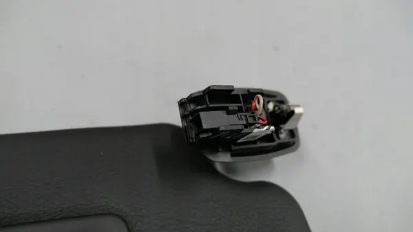 BMW F44 Oikea aurinkovarjo OEM 8096782 - Käytetty image 3