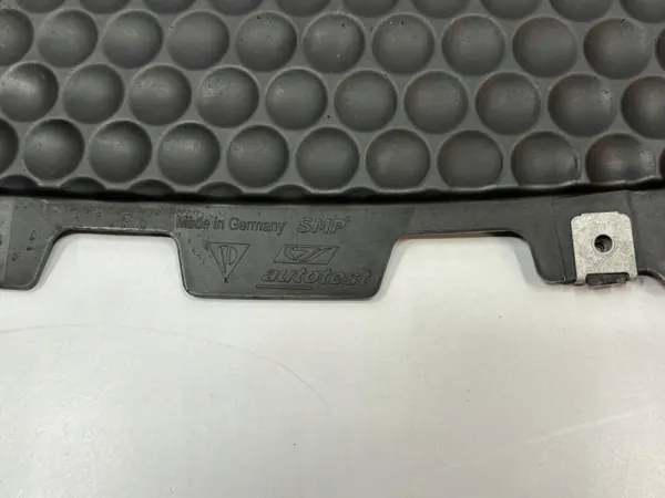 Porsche 982 GT4 Spyder Frontstoßstangenschutz OEM 982807587A image 7