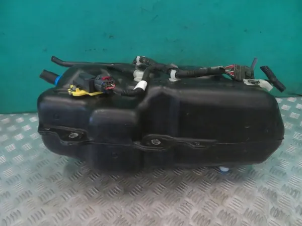Tanque AdBlue usado OEM GK215J228AE para Ford Transit MK8 image 5