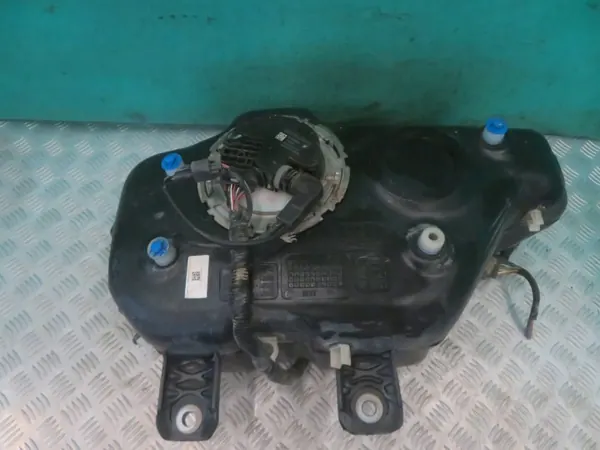 Tanque AdBlue usado OEM GK215J228AE para Ford Transit MK8 image 6