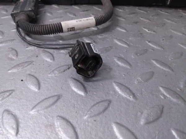 Manguera AdBlue Skoda OEM 5Q0131962B - Estado usado image 3