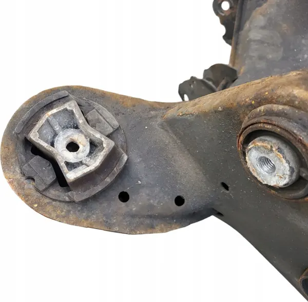 Viga trasera Mercedes W204 OEM MERCEDES W204 SANKI image 7