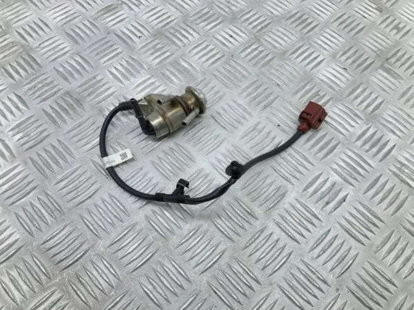 VW Tiguan 2 AdBlue-injector OEM 04L131113P image 2