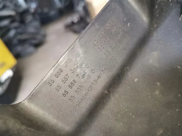 Opel OE 55559813 Moottorikansi - Käytetty Kunnossa image 3