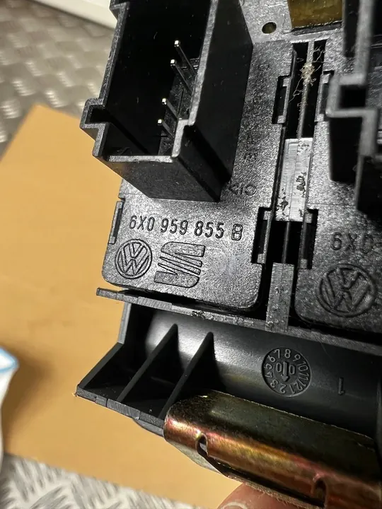 Raambediening bestuurderszijde VW Polo III 6N2 99-01 6N0959549A image 3