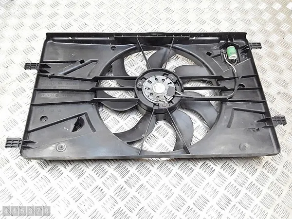 Kylarrubrik Opel Astra 2015 med kåpa OEM image 4