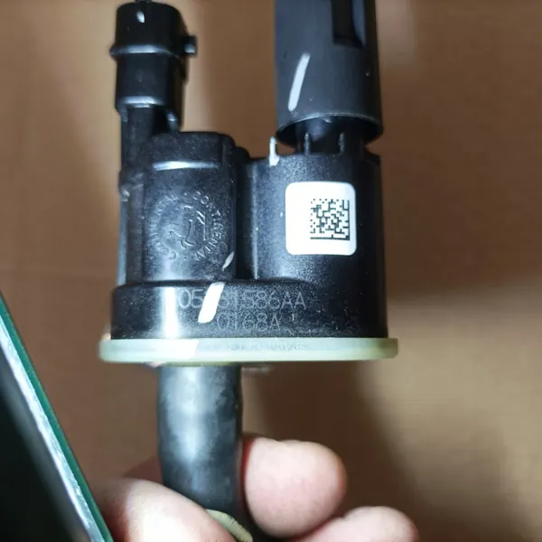 Válvula de vacío OEM 05281586AA para Jeep Wrangler JL image 3