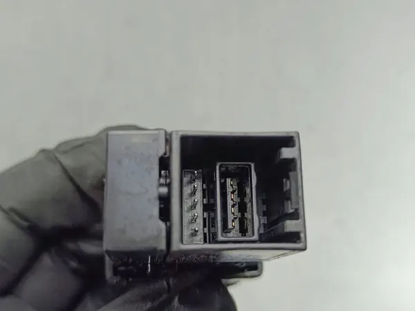 Prise USB Toyota GT86 OEM 86257CA000 image 3